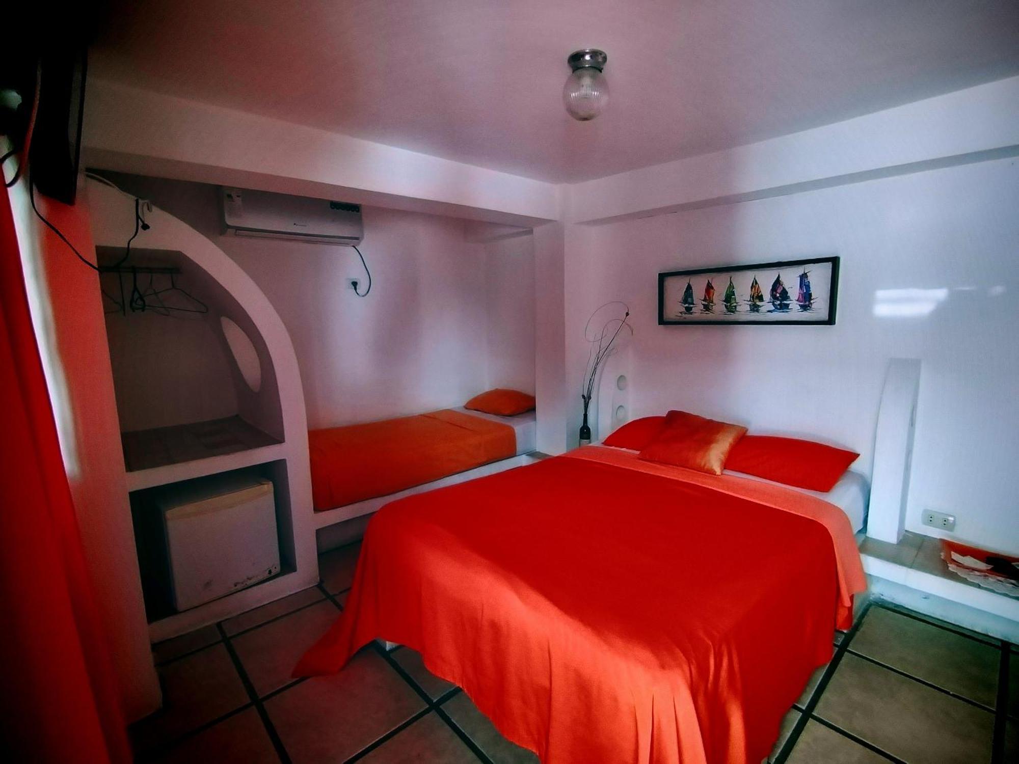 Hotel Cocos Salinas (Santa Elena)